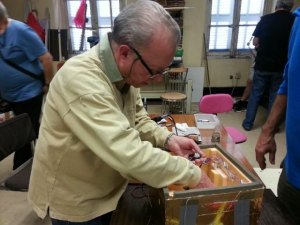 Yves fait les derniers réglages